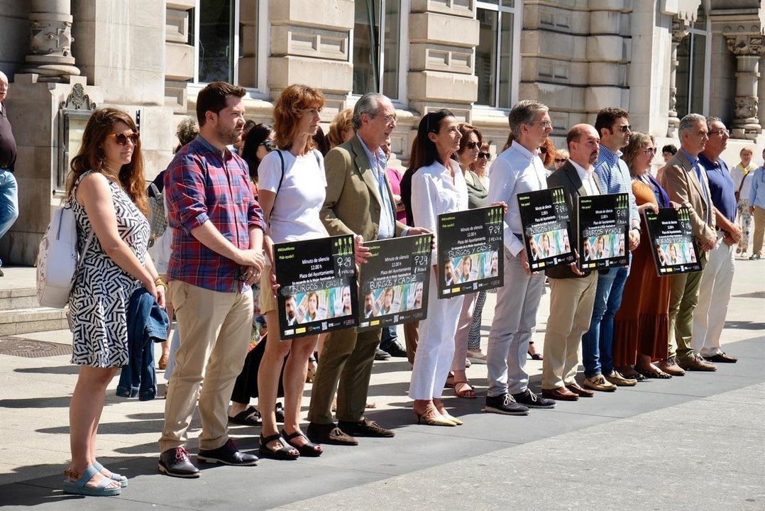 Minutos de silencio de la Corporación de Santander por las mujeres asesinadas en Burgos y Cádiz