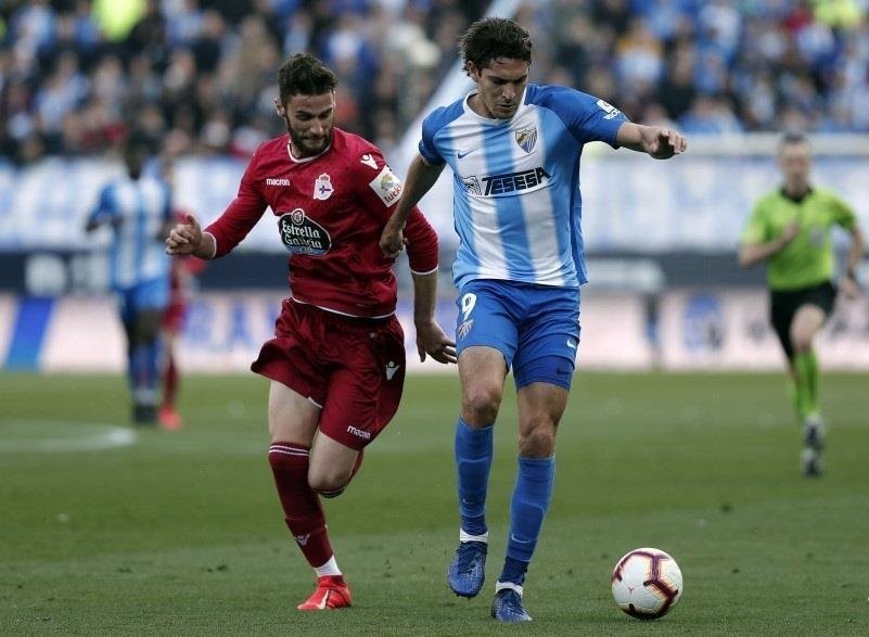 Acción del partido entre el Deportivo de La Coruña y el Málaga de la pasada LaLiga 1/2/3