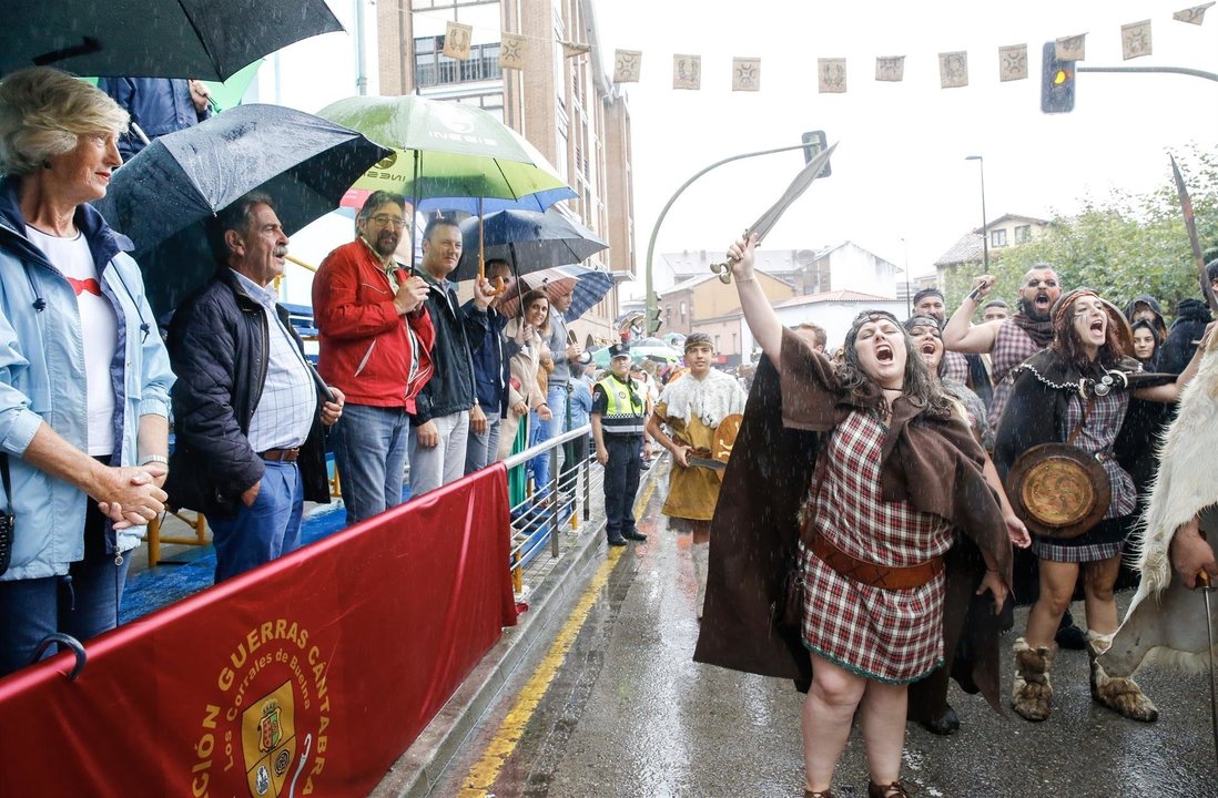 El presidente de Cantabria, Miguel Ángel Revilla, asiste al desfile de tribus y legiones que pone fin a las Guerras Cántabras