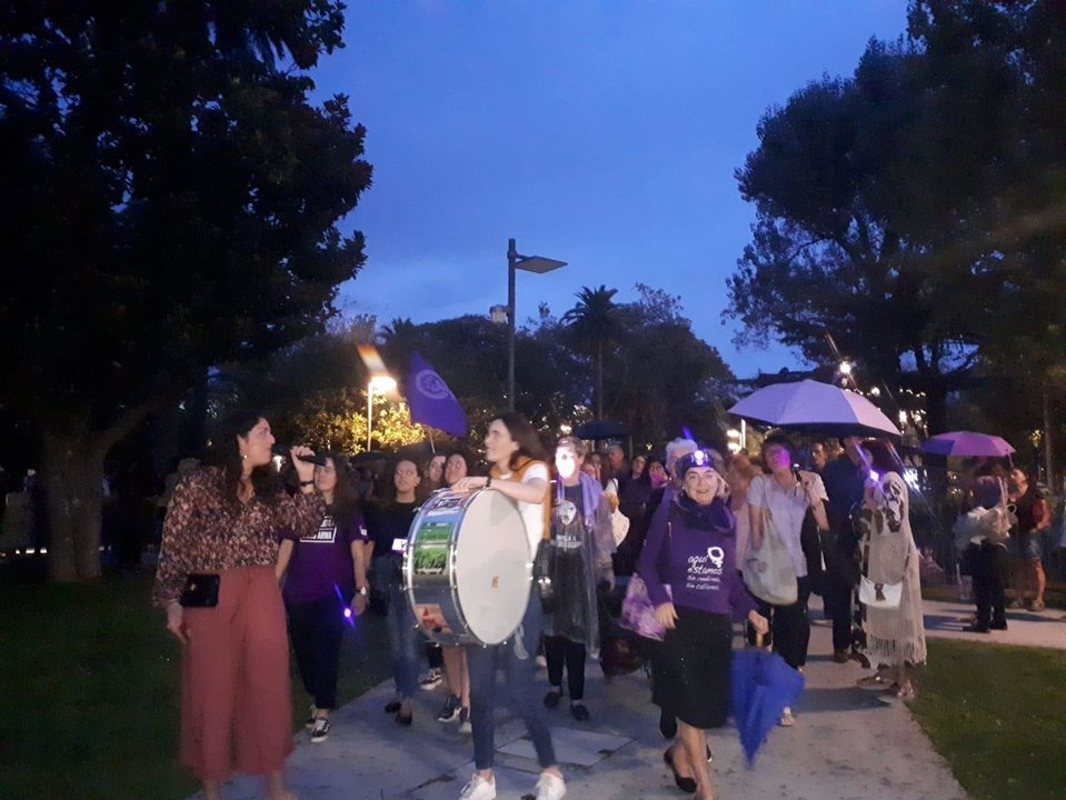 Participantes en la 'Noche violeta de emergencia feminista'