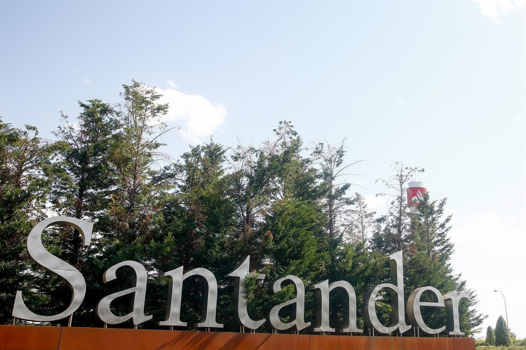 Cartel del Banco Santander en la Ciudad Grupo Santander (Comunidad de Madrid)