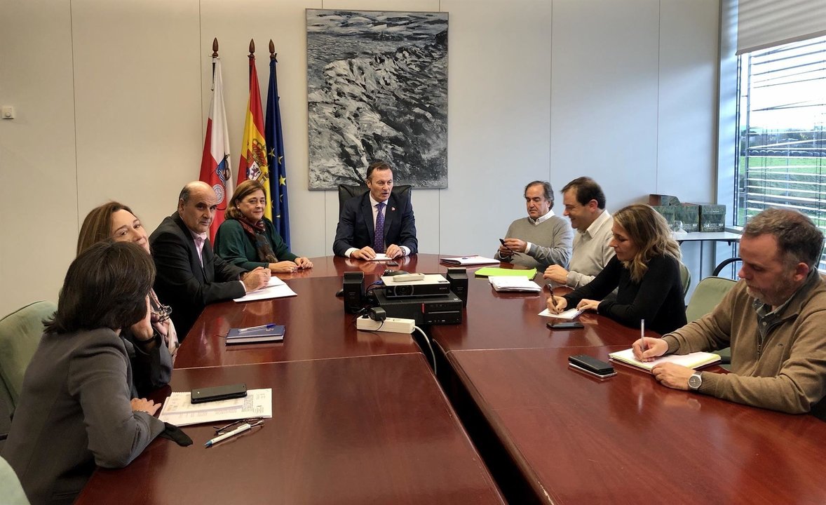 El consejero de Desarrollo Rural, Ganadería, Pesca, Alimentación y Medio Ambiente, Guillermo Blanco, se ha reunido con representantes de USO Cantabria
